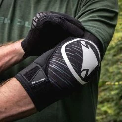Endura SingleTrack Elbow Protector II 7 Endura SingleTrack Elbow Protector II -Roue Voyage Soldes Magasin Endura SingleTrack Elbow Protector II Elbow Pads Black SS20 E1254BK S M 1