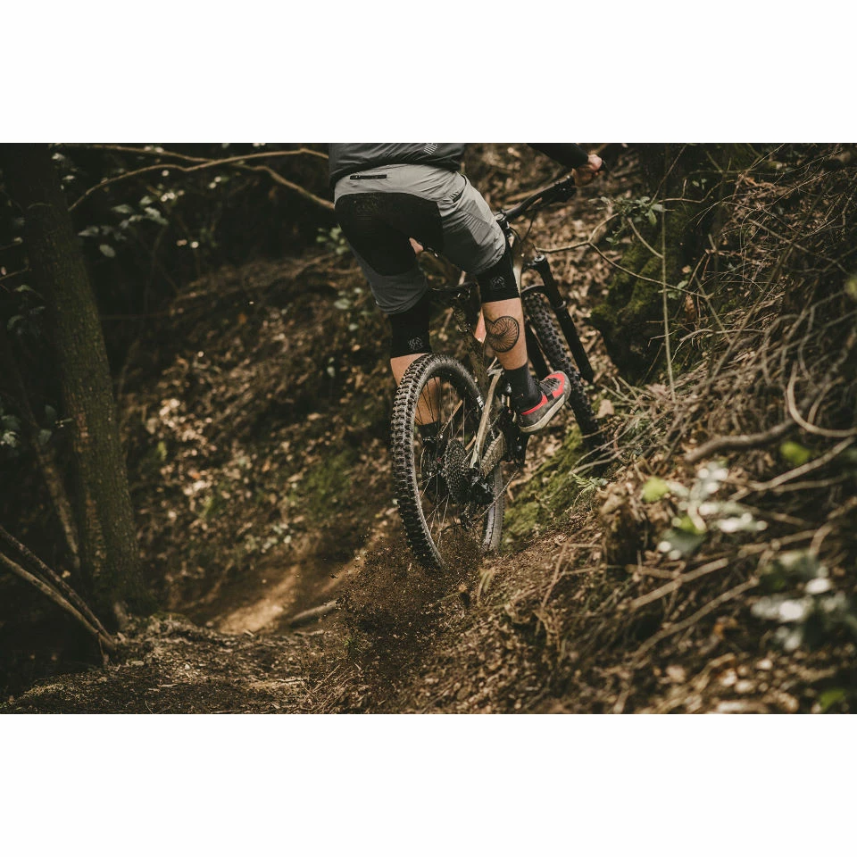 Goodyear Newton Enduro Tubeless Rear MTB Tyre Black 2.4" 29 3 Goodyear Newton Enduro Tubeless Rear MTB Tyre Black 2.4" 29 – Image 3