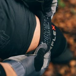 Leatt AirFlex Knee Guard Hybrid Pro 16 Leatt AirFlex Knee Guard Hybrid Pro -Roue Voyage Soldes Magasin Leatt AirFlex Knee Guard Hybrid Pro Knee Pads Black 2023 5023050850 6