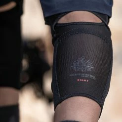 Leatt AirFlex Knee Guard Hybrid Pro 17 Leatt AirFlex Knee Guard Hybrid Pro -Roue Voyage Soldes Magasin Leatt AirFlex Knee Guard Hybrid Pro Knee Pads Black 2023 5023050850 7