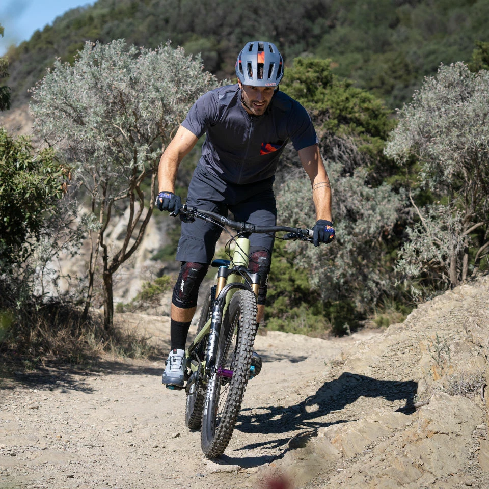 Leatt Knee Guard AirFlex Ultralite 5 Leatt Knee Guard AirFlex Ultralite – Image 5