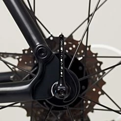 Axes Quick Release LifeLine (chrome-molybdène) 11 Axes Quick Release LifeLine (chrome-molybdène) -Roue Voyage Soldes Magasin LifeLine Essential CRMO Quick Release Skewers Black in situ 2