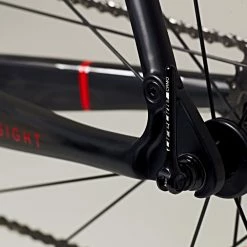 Axes Quick Release LifeLine (chrome-molybdène) 13 Axes Quick Release LifeLine (chrome-molybdène) -Roue Voyage Soldes Magasin LifeLine Essential CRMO Quick Release Skewers Black in situ 3