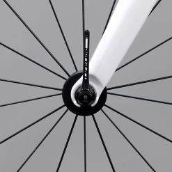 Axes Quick Release LifeLine (titane) -Roue Voyage Soldes Magasin LifeLine Titanium Quick Release Skewers black situ 3