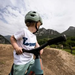 MET Hooray Kid's Helmet -Roue Voyage Soldes Magasin MET Hooray Kid s Helmet Helmets Green Forest 2023 METYOUTH096 2