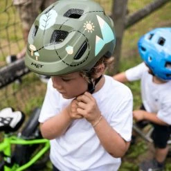 MET Hooray Kid's Helmet -Roue Voyage Soldes Magasin MET Hooray Kid s Helmet Helmets Green Forest 2023 METYOUTH096 3