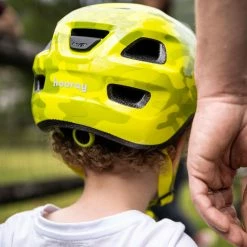 MET Hooray Kid's Helmet -Roue Voyage Soldes Magasin MET Hooray Kid s Helmet Helmets Lime Chamaleon 2023 METYOUTH104 2