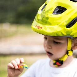 MET Hooray Kid's Helmet -Roue Voyage Soldes Magasin MET Hooray Kid s Helmet Helmets Lime Chamaleon 2023 METYOUTH104