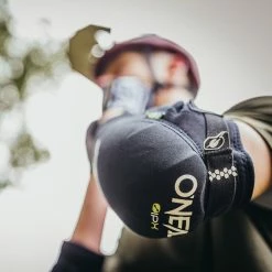 O'Neal Dirt Elbow Guard 14 O'Neal Dirt Elbow Guard -Roue Voyage Soldes Magasin O Neal Dirt Elbow Guard Elbow Pads Black SS23 ONEP2300S 3