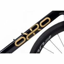 Orro Gold STC 105 Di2 R500DB Road Bike (2023) 13 Orro Gold STC 105 Di2 R500DB Road Bike (2023) -Roue Voyage Soldes Magasin Orro Gold STC 105 Di2 R800DB Road Bike 05
