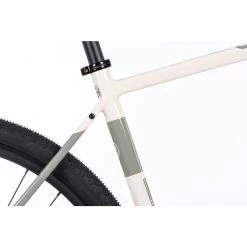 Orro Terra C 105 Di2 RR900 Gravel Bike (2023) 16 Orro Terra C 105 Di2 RR900 Gravel Bike (2023) -Roue Voyage Soldes Magasin Orro Terra C 105 Di2 RR900 Gravel Bike 2023 Adventure Bikes SD Chalk 2023 ORRTC2717RR9SDC46 3