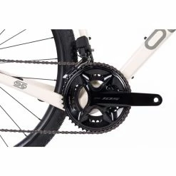 Orro Terra C 105 Di2 RR900 Gravel Bike (2023) 18 Orro Terra C 105 Di2 RR900 Gravel Bike (2023) -Roue Voyage Soldes Magasin Orro Terra C 105 Di2 RR900 Gravel Bike 2023 Adventure Bikes SD Chalk 2023 ORRTC2717RR9SDC46 5