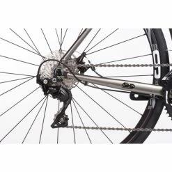 Orro Terra Gravel 105 R900 Flatbar Gravel Bike (2023) 12 Orro Terra Gravel 105 R900 Flatbar Gravel Bike (2023) -Roue Voyage Soldes Magasin Orro20Terra20Gravel2010520R90020Flatbar20Gravel20Bike202023203