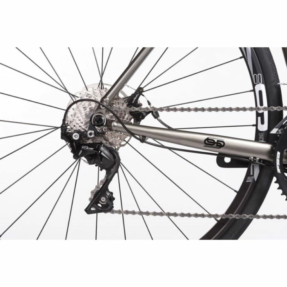 Orro Terra Gravel 105 R900 Flatbar Gravel Bike (2023) 4 Orro Terra Gravel 105 R900 Flatbar Gravel Bike (2023) – Image 4