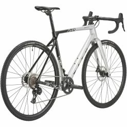 Vitus Energie EVO Apex Cyclocross Bike 19 Vitus Energie EVO Apex Cyclocross Bike -Roue Voyage Soldes Magasin Vitus Energie EVO Apex Cyclocross Bike Cyclocross Bikes Silver 2023 VEEVOAPX23S 2