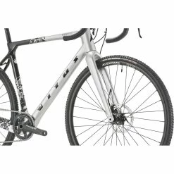 Vitus Energie EVO Apex Cyclocross Bike 22 Vitus Energie EVO Apex Cyclocross Bike -Roue Voyage Soldes Magasin Vitus Energie EVO Apex Cyclocross Bike Cyclocross Bikes Silver 2023 VEEVOAPX23S 5