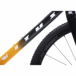 Vélo De Cyclo-cross Vitus Energie EVO CRS (Force, XL, 2022) -Roue Voyage Soldes Magasin Vitus Energie EVO CRS Cyclocross Bike Force 2022 XL Cyclocross Bikes Mango Black Quartz 9