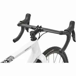 Vitus Energie EVO RIVAL ETap Cyclocross Bike 26 Vitus Energie EVO RIVAL ETap Cyclocross Bike -Roue Voyage Soldes Magasin Vitus Energie EVO RIVAL eTap Cyclocross Bike Cyclocross Bikes White Pearl 2023 9