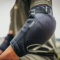 O'Neal Dirt Elbow Guard 13 O'Neal Dirt Elbow Guard -Roue Voyage Soldes Magasin oneal 2023 bike slickrock jersey matrix shorts dirt elbow guard 2